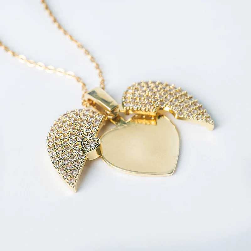Elegant gold open close heart necklace